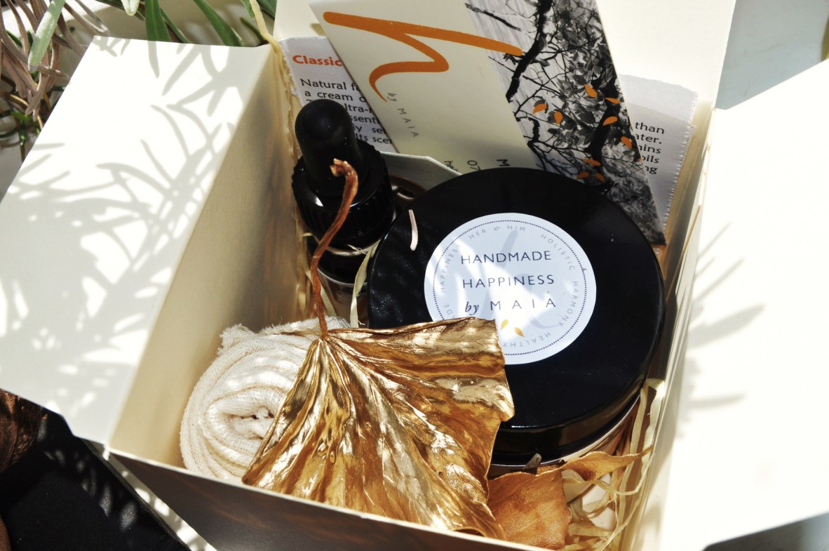 h by maia Gold leaf giftwrap